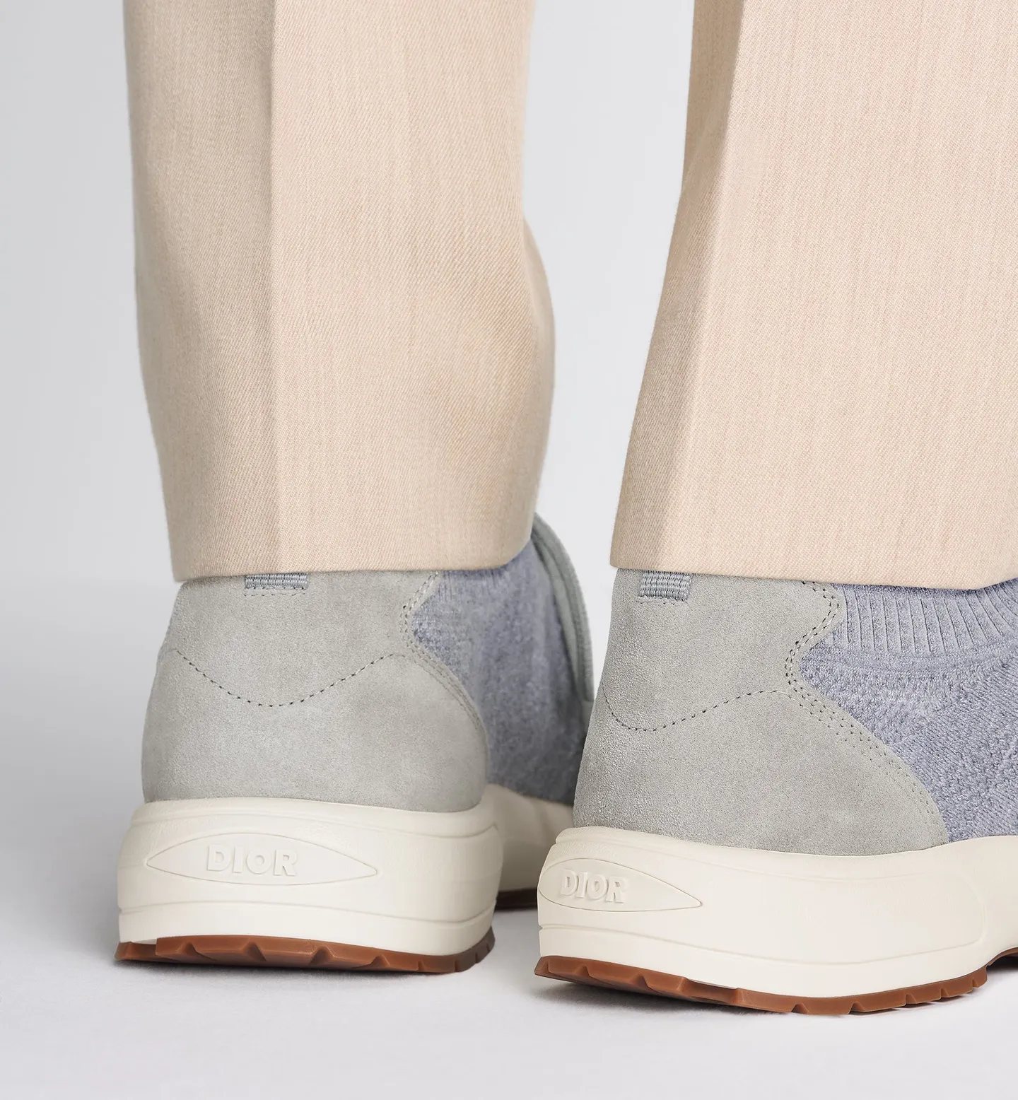 [Dior Dior] Top P: 580💰 Size: 39-44 (customized at 45.46) DIOR Dior B80 Lounge sneakers 2025 autumn and winter men's series new products. The simple silhouette and details are inspired by Dior's haute couture style. They are carefully made of cashmere, sheep wool, mulberry silk mixed jun knitted fabrics. Decorated with Dior's classic cannage pattern. Tonal suede stitching on the back and Dior embossed patch on the tongue enhance the style. TPU foam outsole.